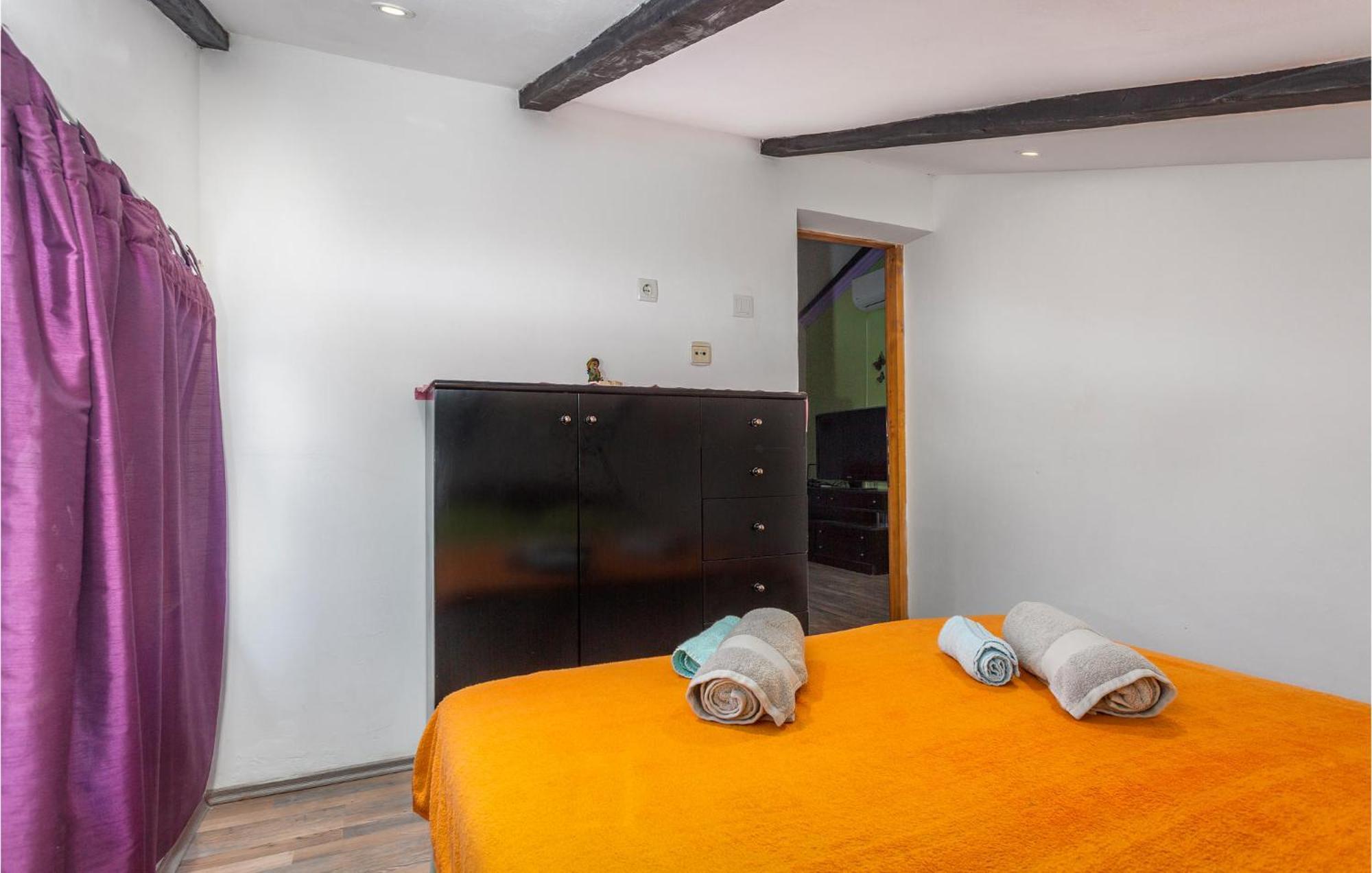 2 Bedroom Amazing Apartment In ニヴィーチェ エクステリア 写真