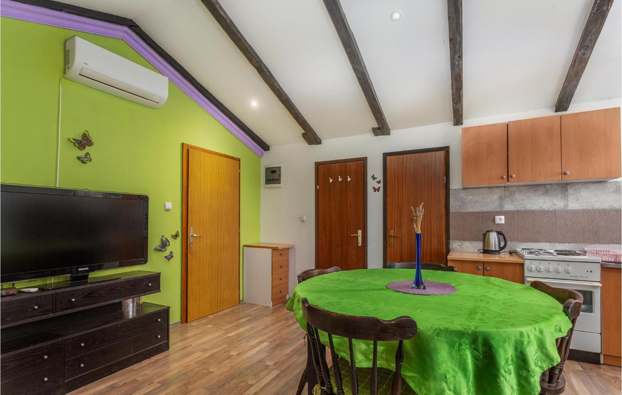 2 Bedroom Amazing Apartment In ニヴィーチェ エクステリア 写真
