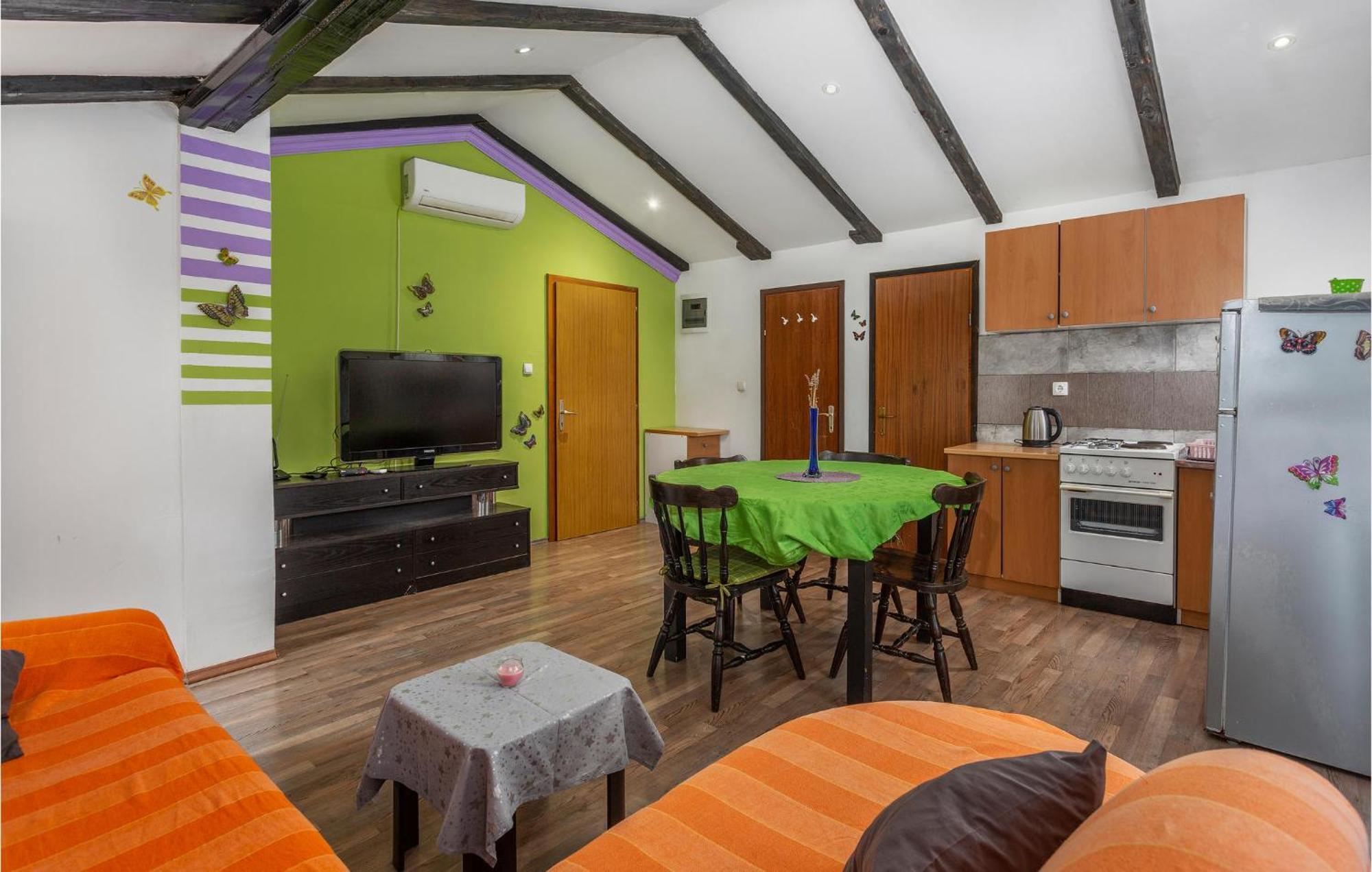 2 Bedroom Amazing Apartment In ニヴィーチェ エクステリア 写真